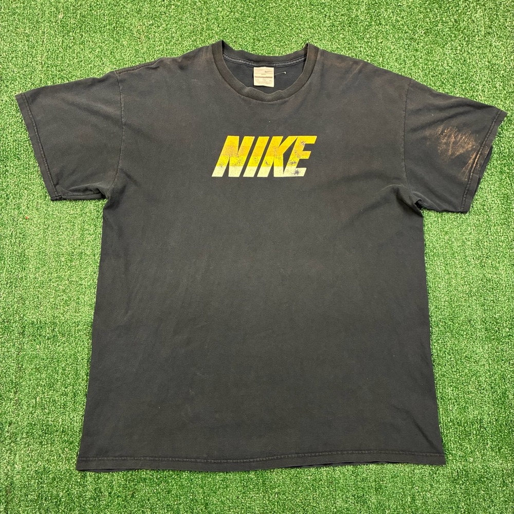 Vintage Y2K Nike Sportswear Graphic T-shirt